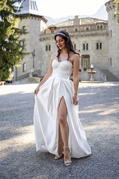 L'abito da sposa ti accompagna nel tuo giorno più importante: scegli qualcosa di unico ed esclusivo per distinguerti e per rendere perfetto il tuo matrimonio.