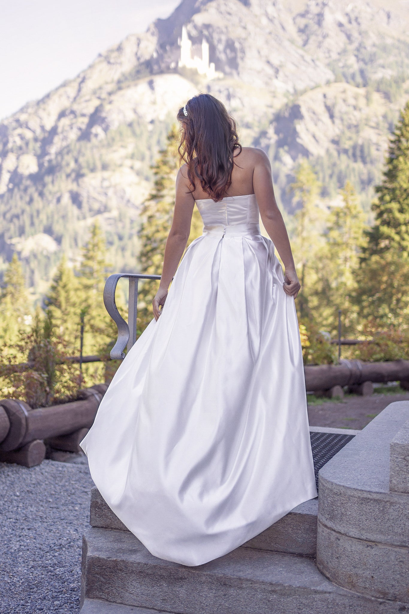 Scopri gli abiti da sposa di Aerial Costume: eleganza, raffinatezza e unicità per un abito da sposa che sia solo tuo.